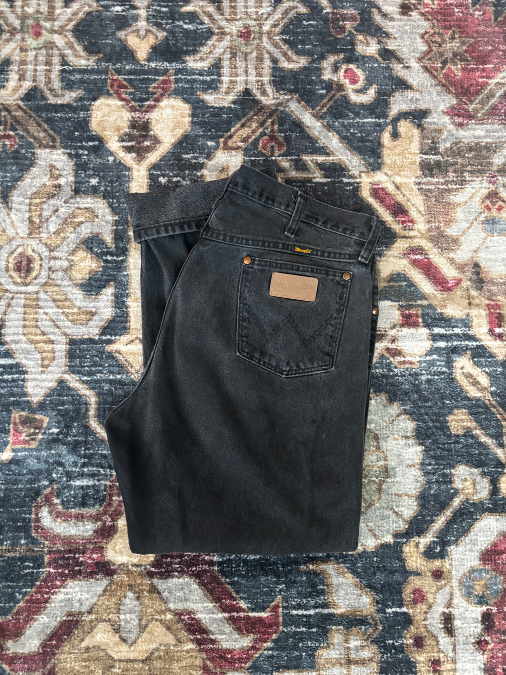 Black Wrangler Jeans (Men's Fit, Women's Style)