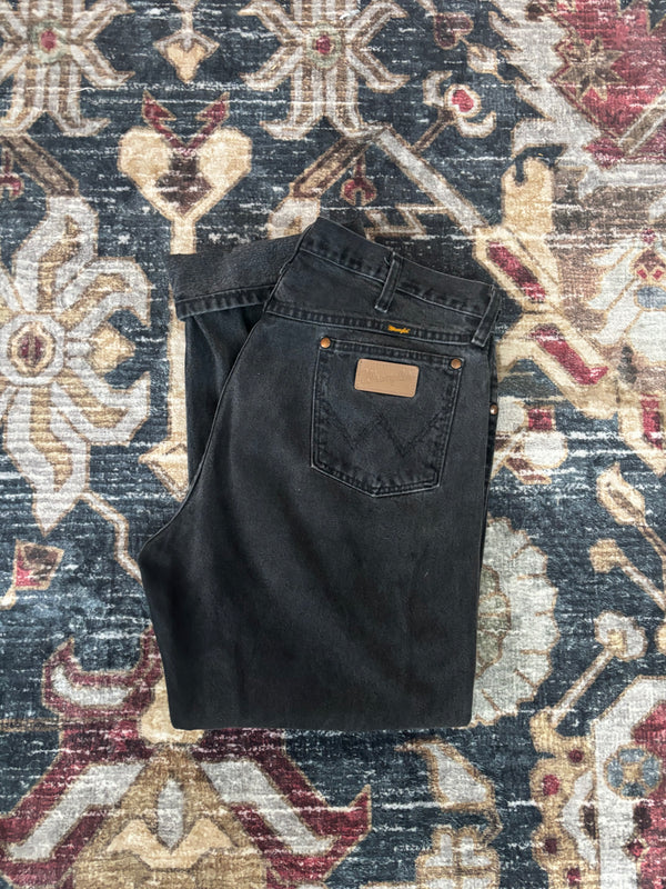 Black Wrangler Jeans (Men's Fit, Women's Style)