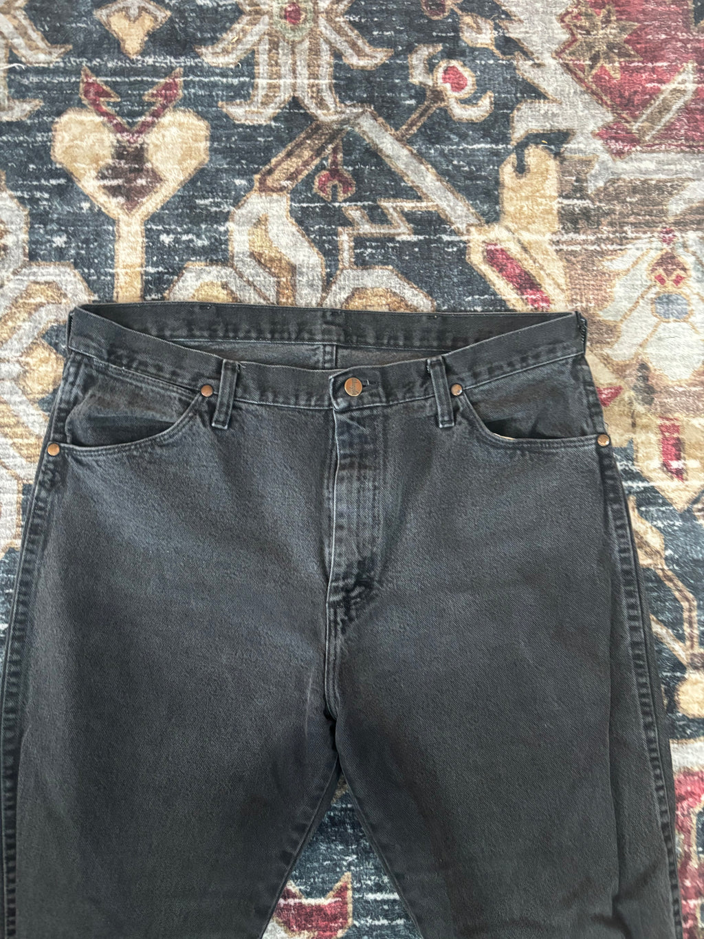 Black Wrangler Jeans (Men's Fit, Women's Style)